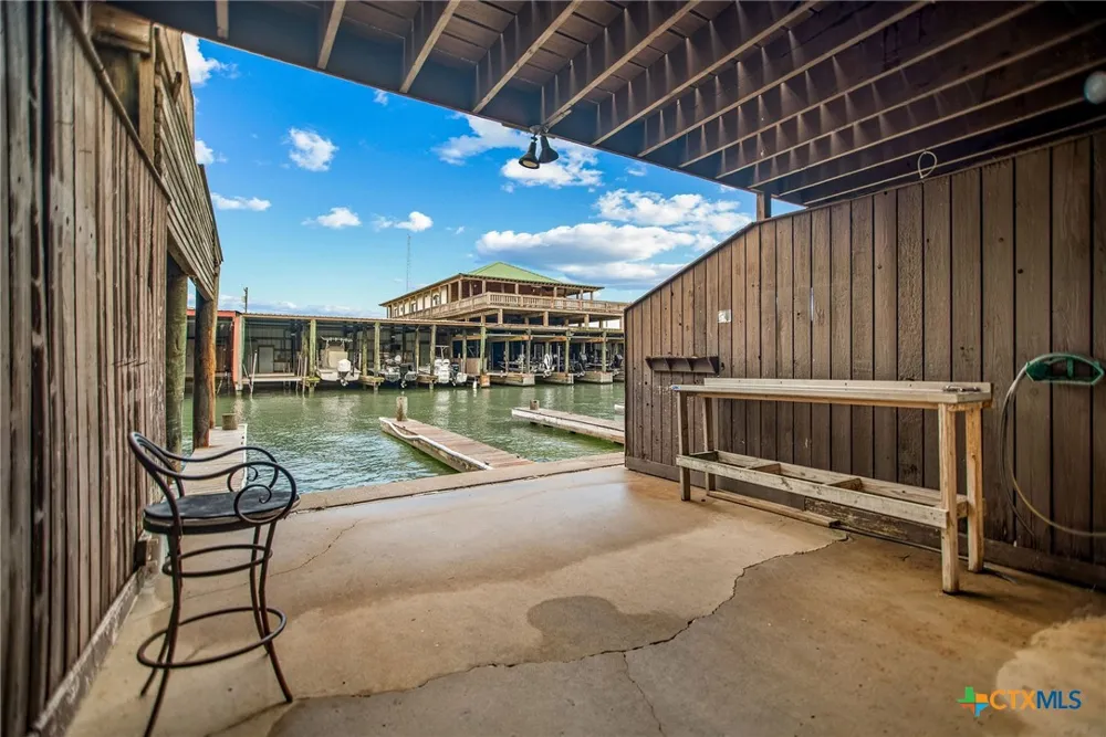464 15th Street Port O'Connor, TX 77982