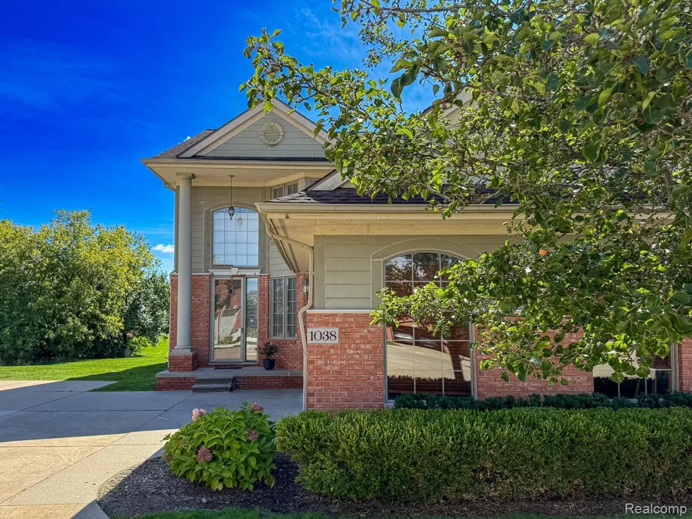 1038 Lorenzo Court Troy City, MI 48085