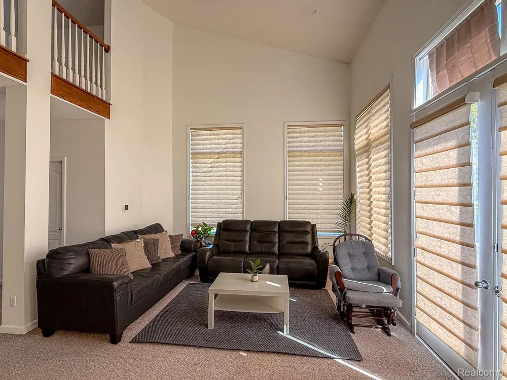 1038 Lorenzo Court Troy City, MI 48085