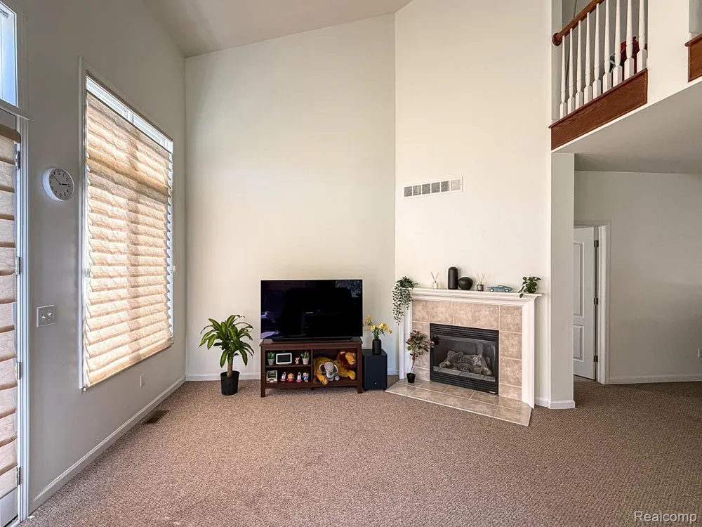 1038 Lorenzo Court Troy City, MI 48085
