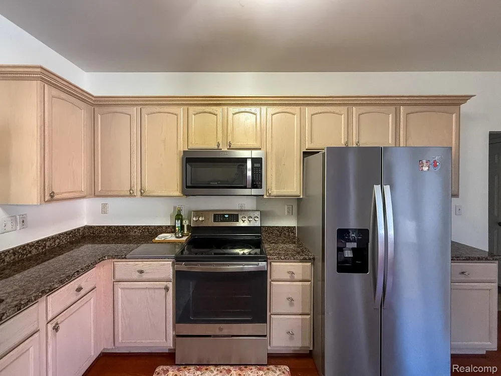 1038 Lorenzo Court Troy City, MI 48085