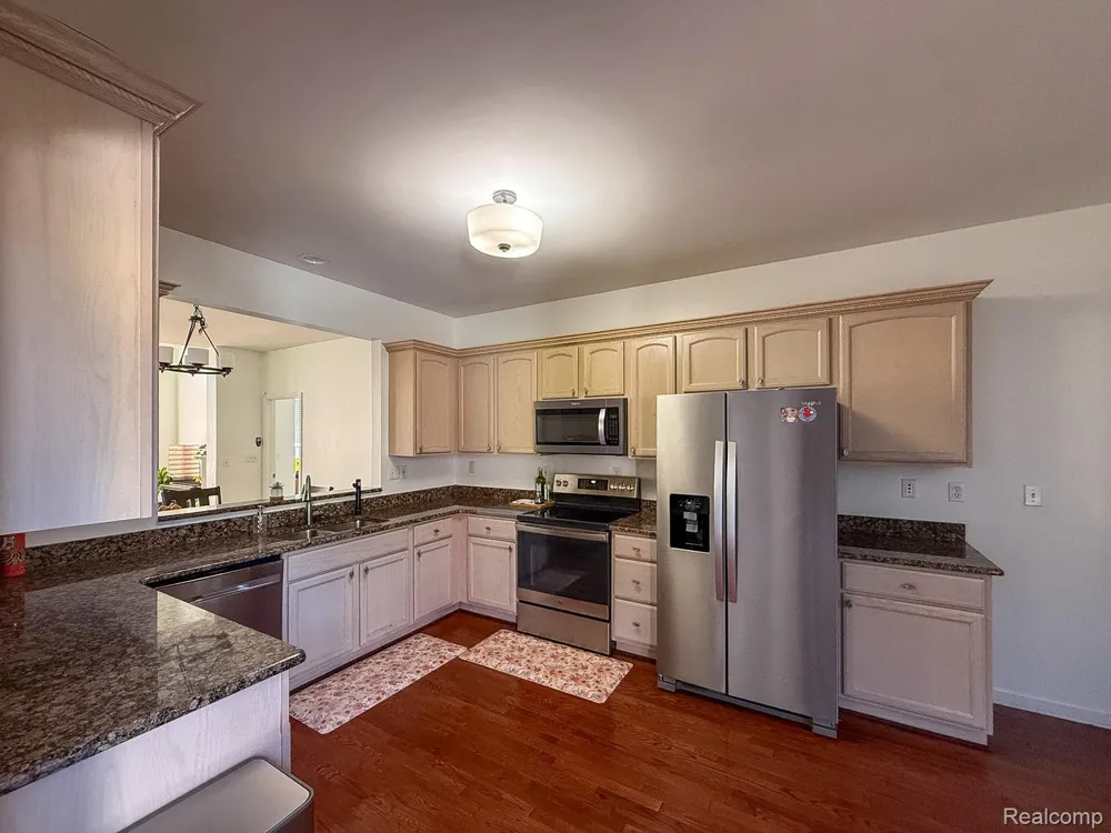 1038 Lorenzo Court Troy City, MI 48085