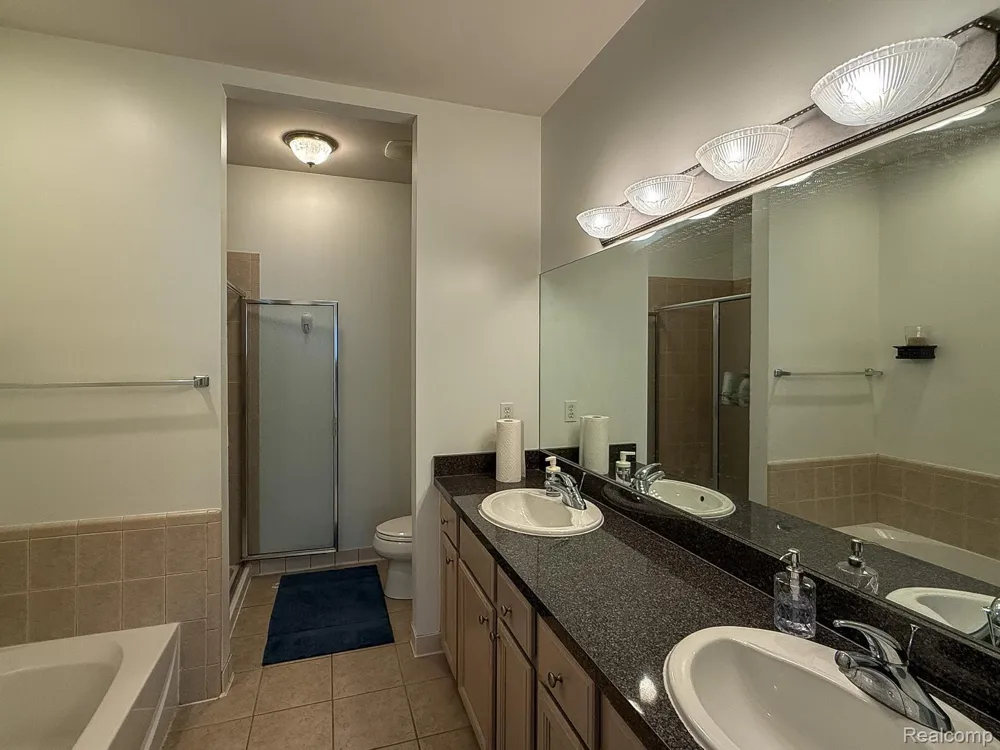 1038 Lorenzo Court Troy City, MI 48085