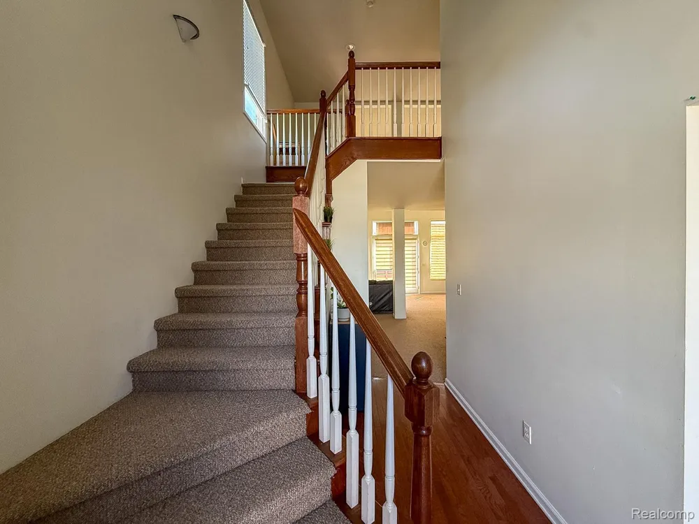 1038 Lorenzo Court Troy City, MI 48085