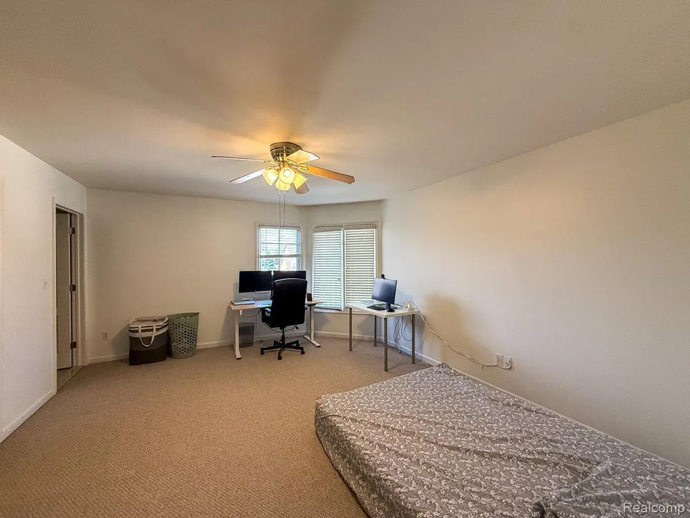 1038 Lorenzo Court Troy City, MI 48085