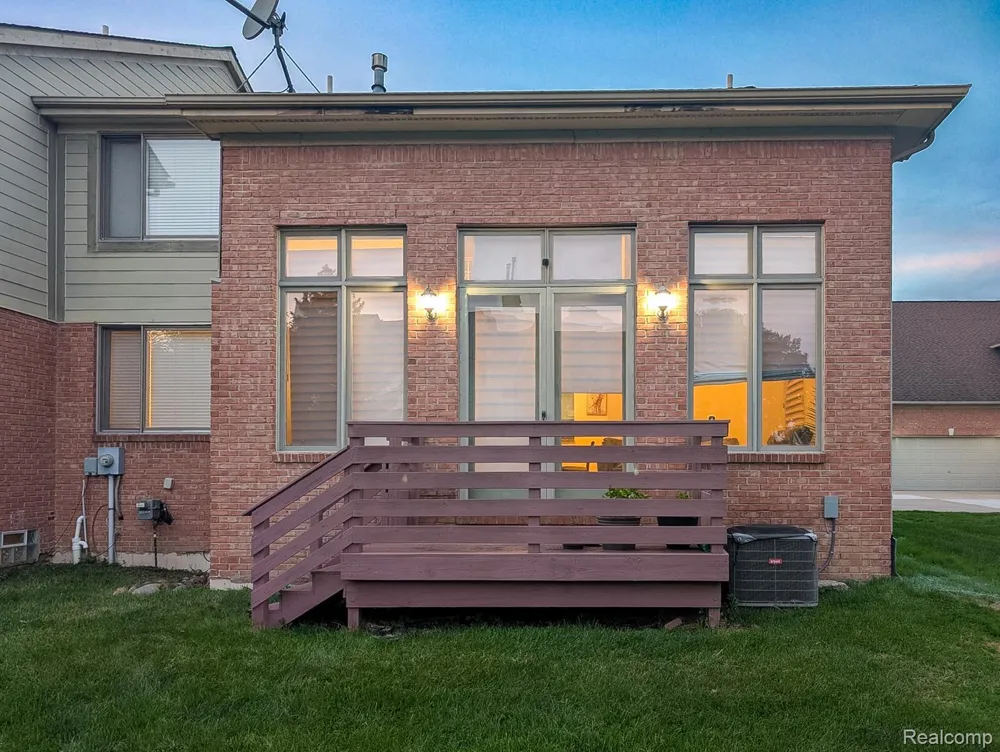 1038 Lorenzo Court Troy City, MI 48085