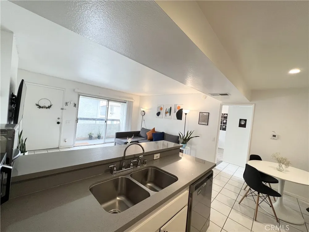 2847 S Fairview Santa Ana, CA 92704