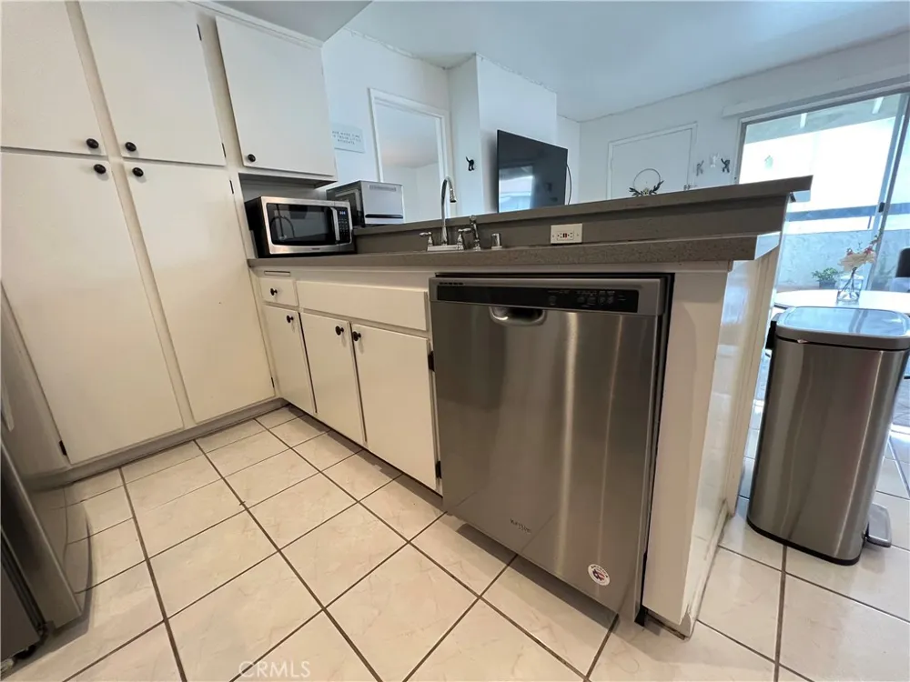 2847 S Fairview Santa Ana, CA 92704