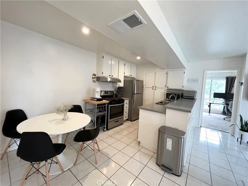 2847 S Fairview Santa Ana, CA 92704