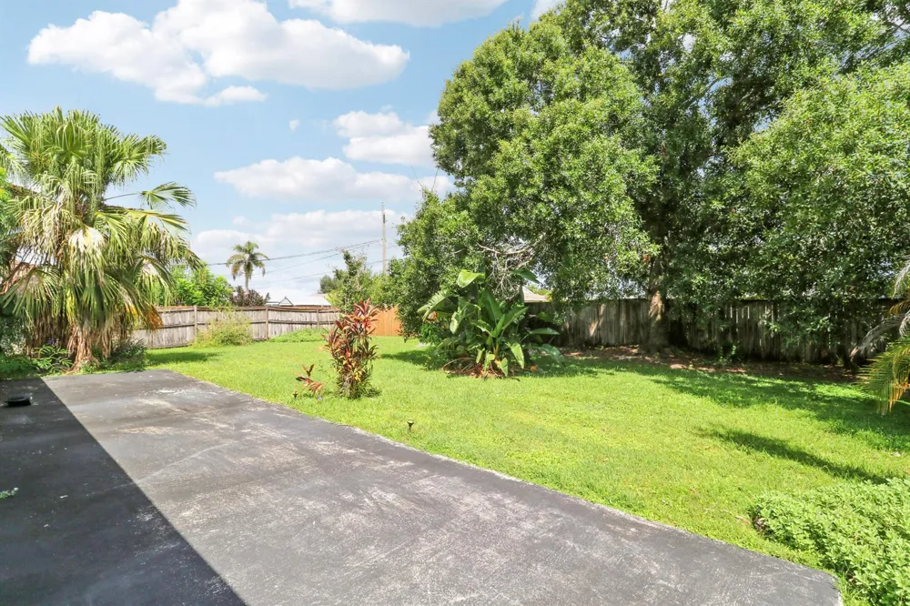 825 SE Cavern Avenue Port St. Lucie, FL 34983