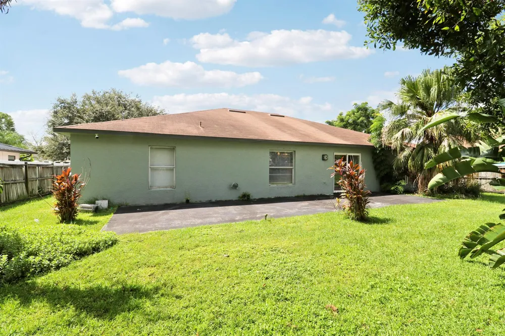 825 SE Cavern Avenue Port St. Lucie, FL 34983