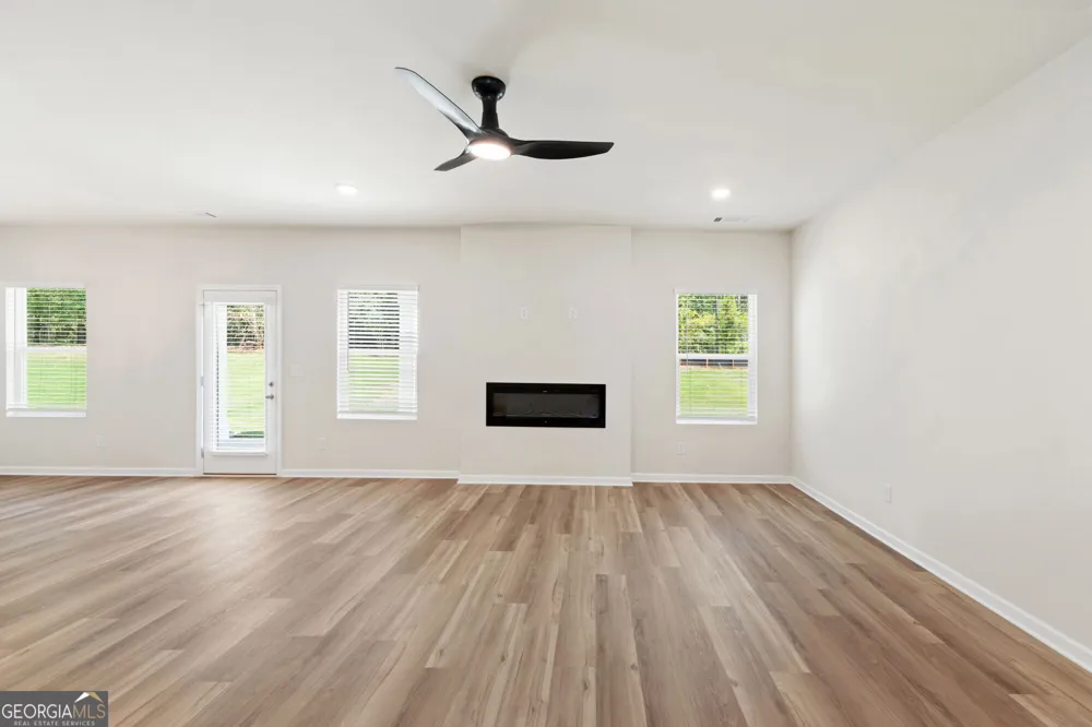1189 DICKENS RD Greensboro, GA 30642