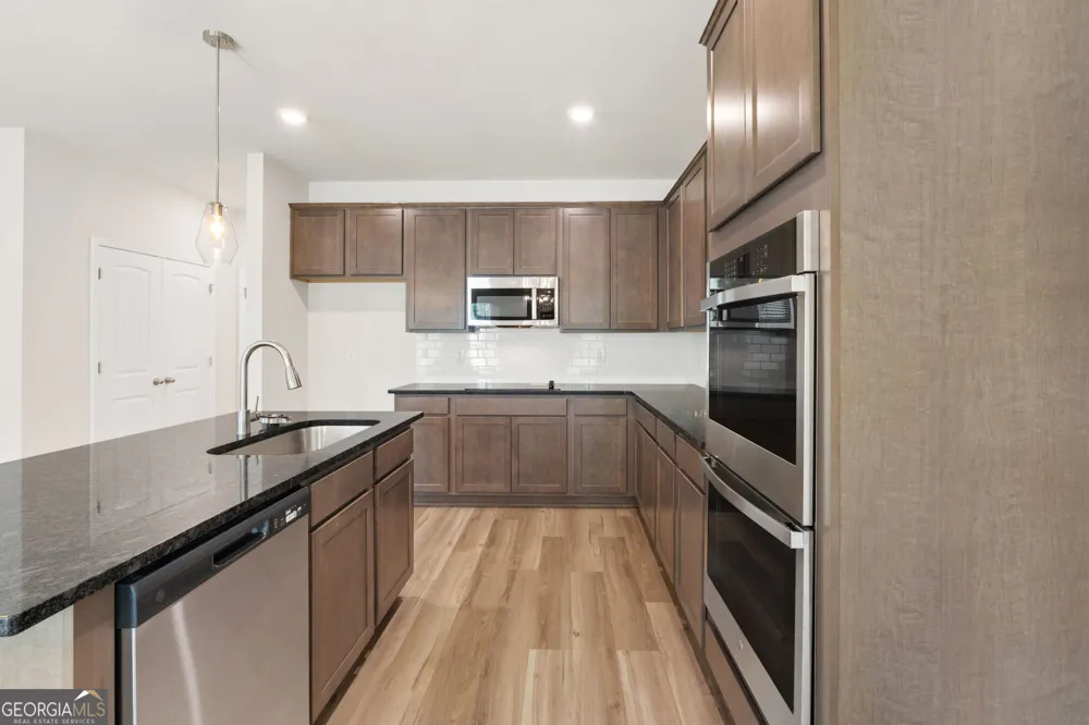1189 DICKENS RD Greensboro, GA 30642