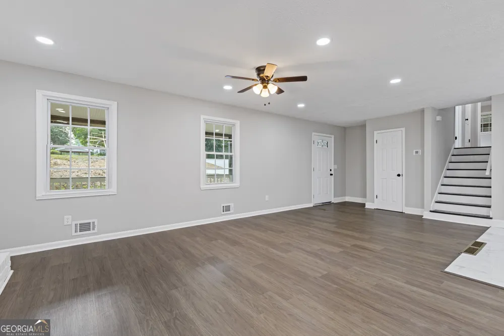 353 Old Rosser RD Stone Mountain, GA 30087
