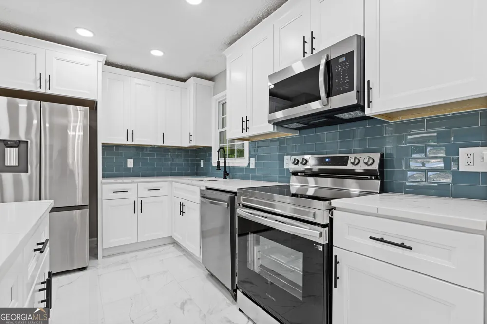 353 Old Rosser RD Stone Mountain, GA 30087