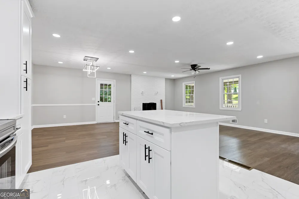 353 Old Rosser RD Stone Mountain, GA 30087