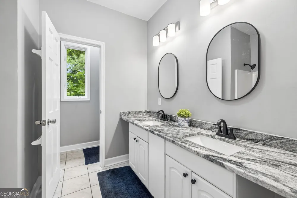 502 Shire CT Dalton, GA 30720