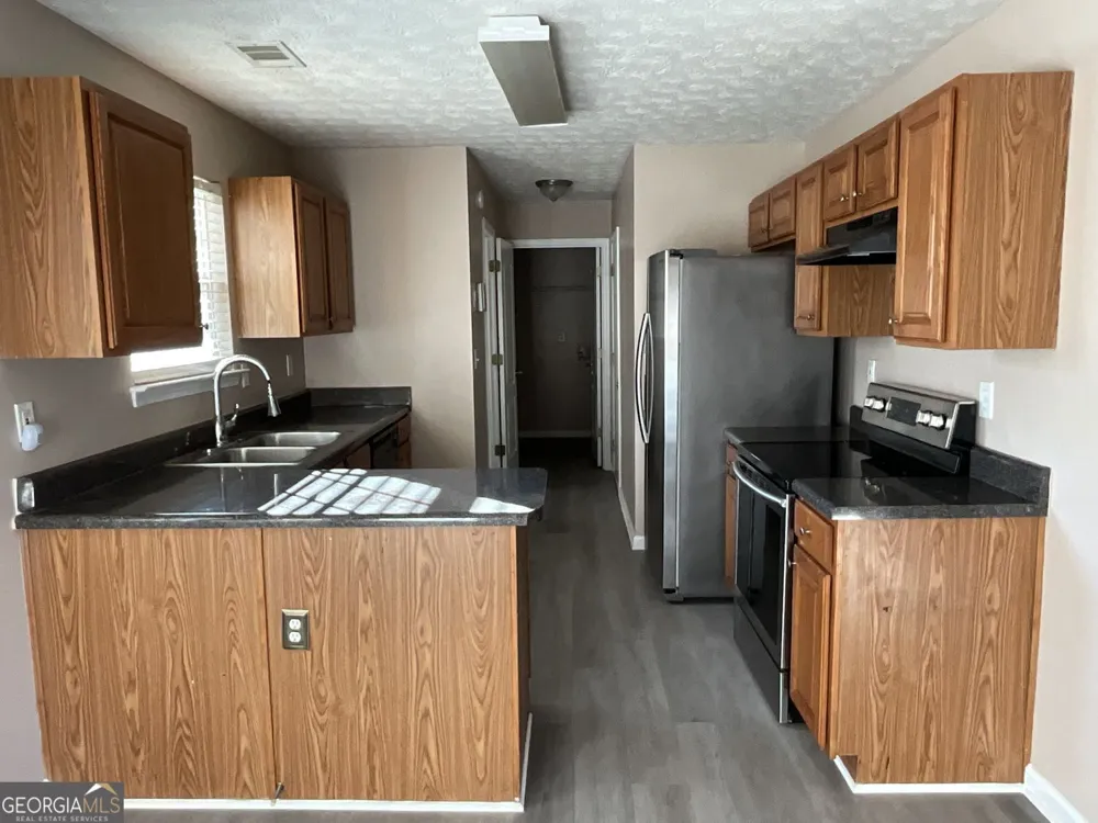 2043 Newton Estates DR Ellenwood, GA 30294