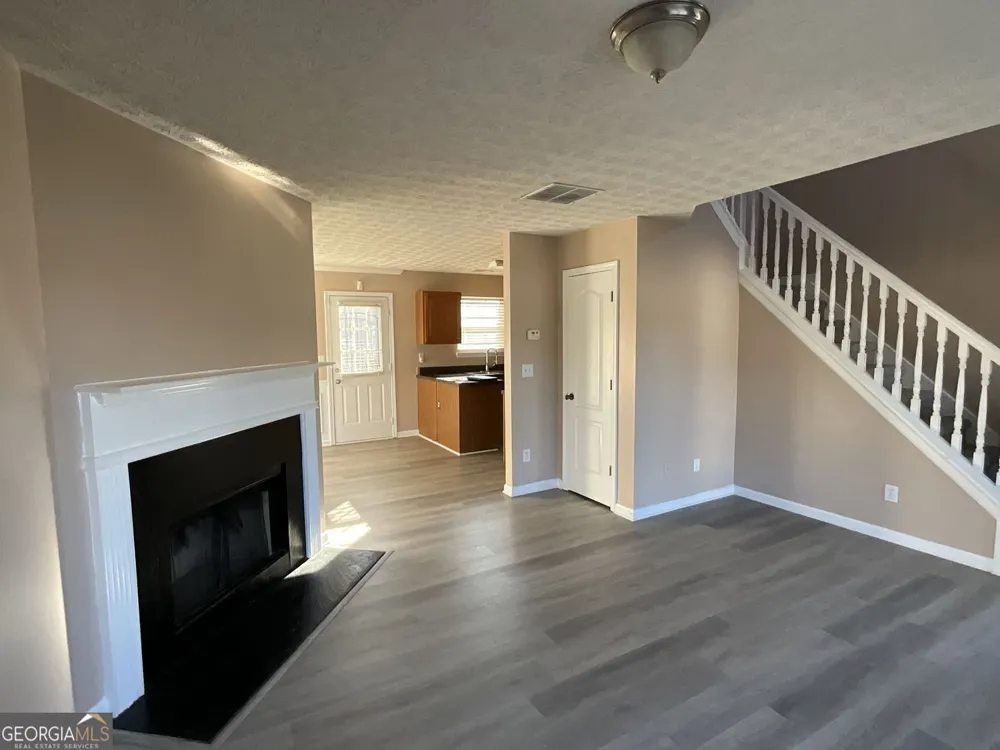2043 Newton Estates DR Ellenwood, GA 30294