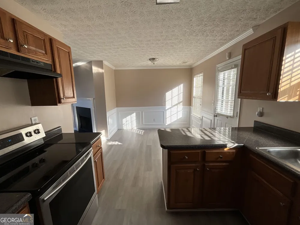 2043 Newton Estates DR Ellenwood, GA 30294