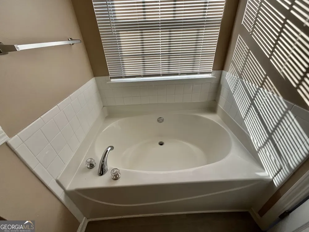 2043 Newton Estates DR Ellenwood, GA 30294