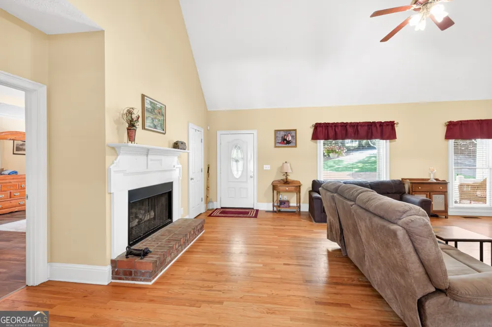 6 Adella LN Jefferson, GA 30549