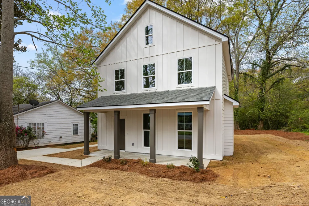 37 Ray ST Newnan, GA 30263