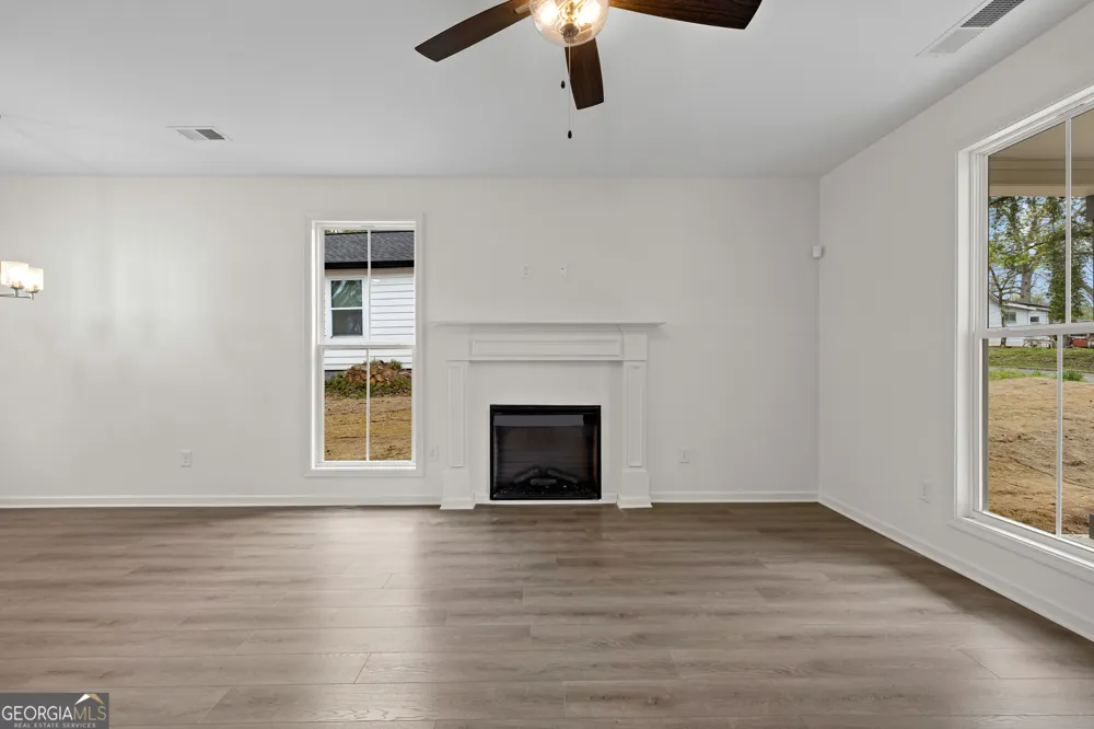 37 Ray ST Newnan, GA 30263