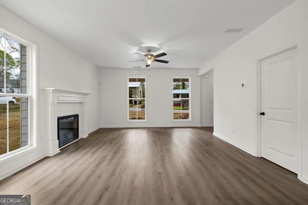 37 Ray ST Newnan, GA 30263