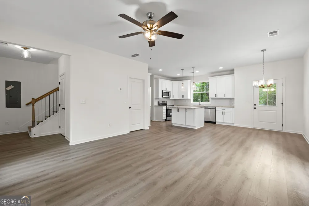 37 Ray ST Newnan, GA 30263