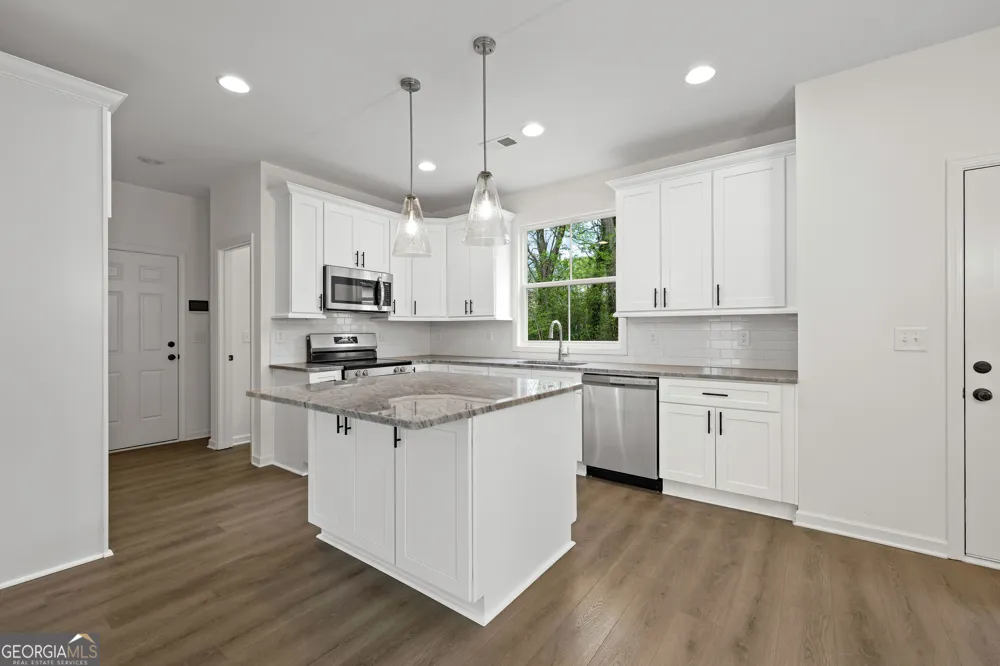 37 Ray ST Newnan, GA 30263