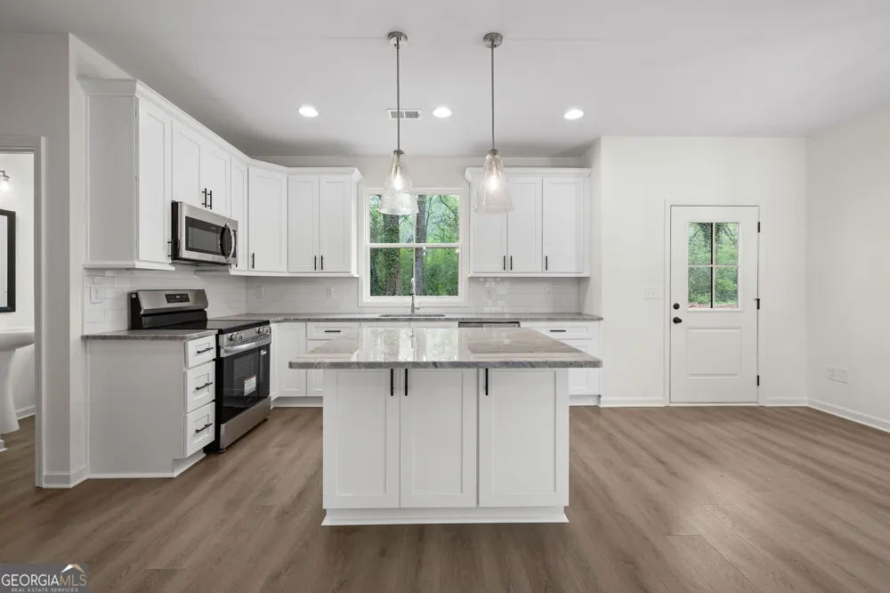 37 Ray ST Newnan, GA 30263