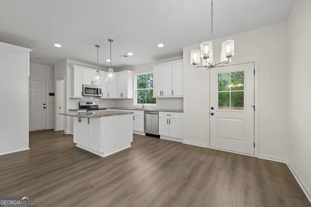 37 Ray ST Newnan, GA 30263