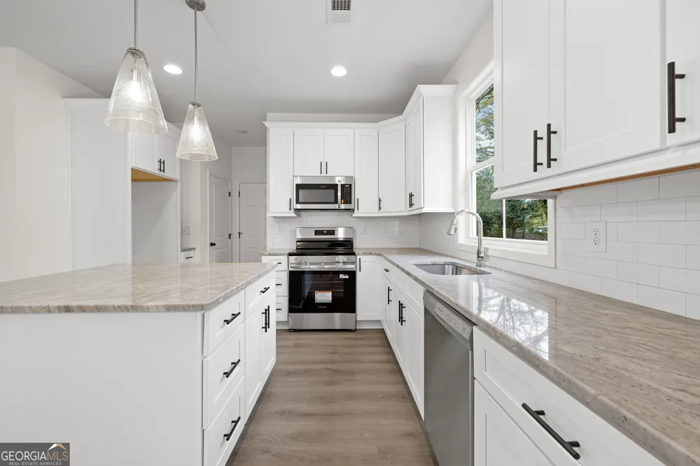 37 Ray ST Newnan, GA 30263