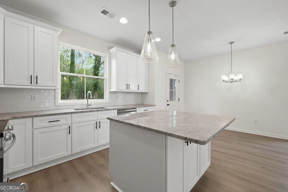 37 Ray ST Newnan, GA 30263