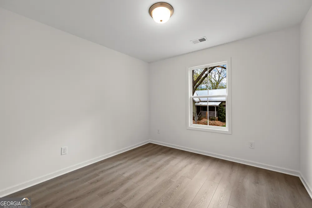 37 Ray ST Newnan, GA 30263