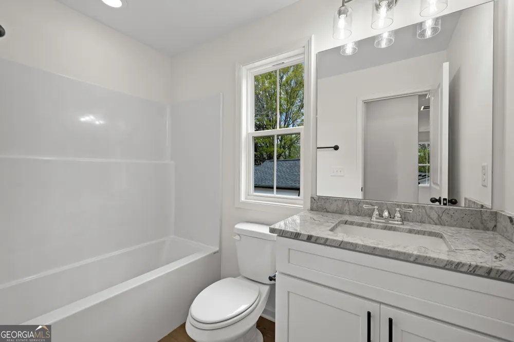 37 Ray ST Newnan, GA 30263