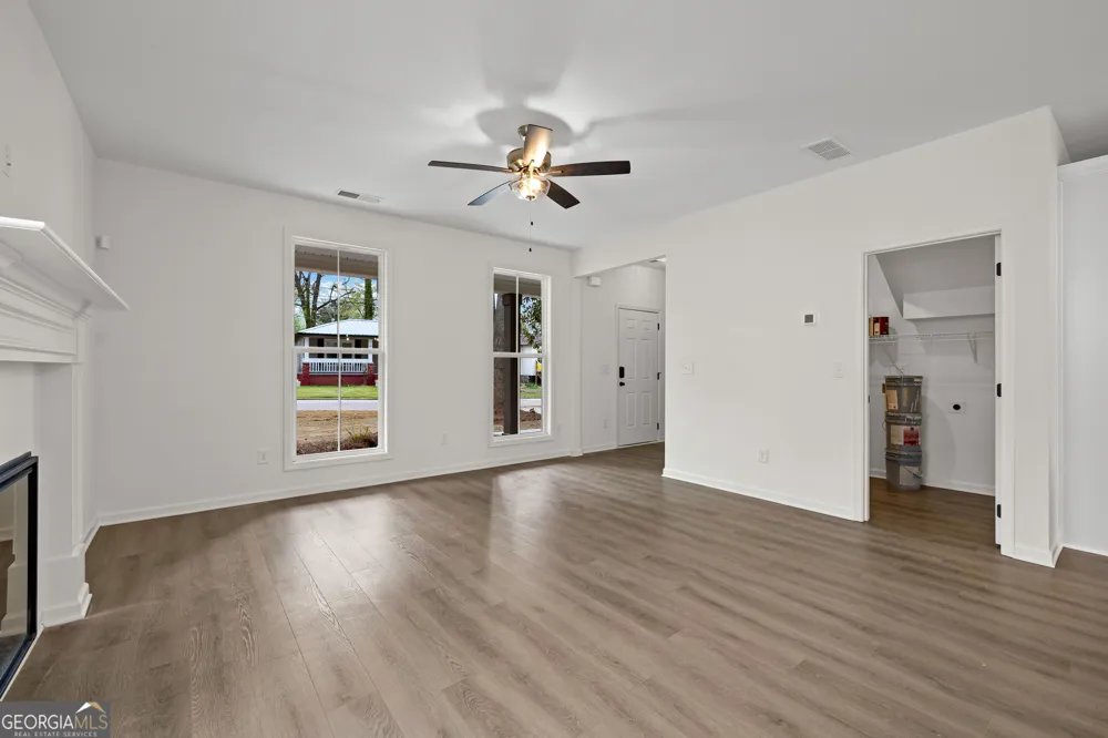 37 Ray ST Newnan, GA 30263
