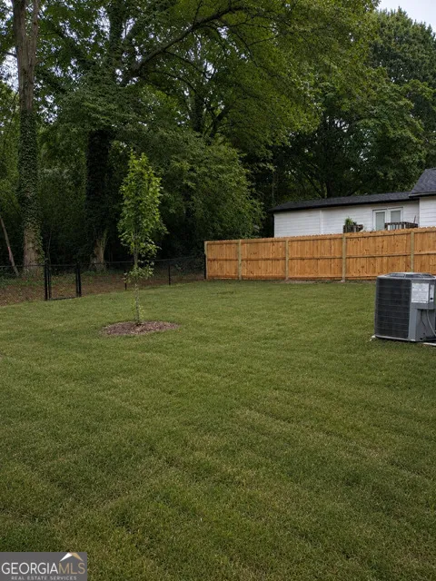 37 Ray ST Newnan, GA 30263