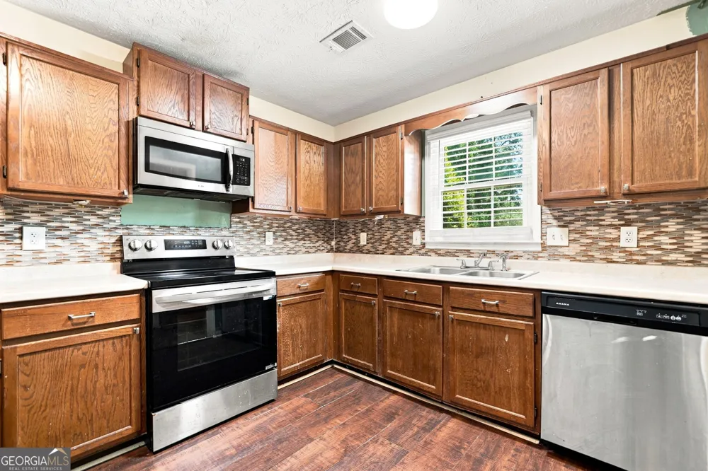 135 Sterling CT Alpharetta, GA 30004
