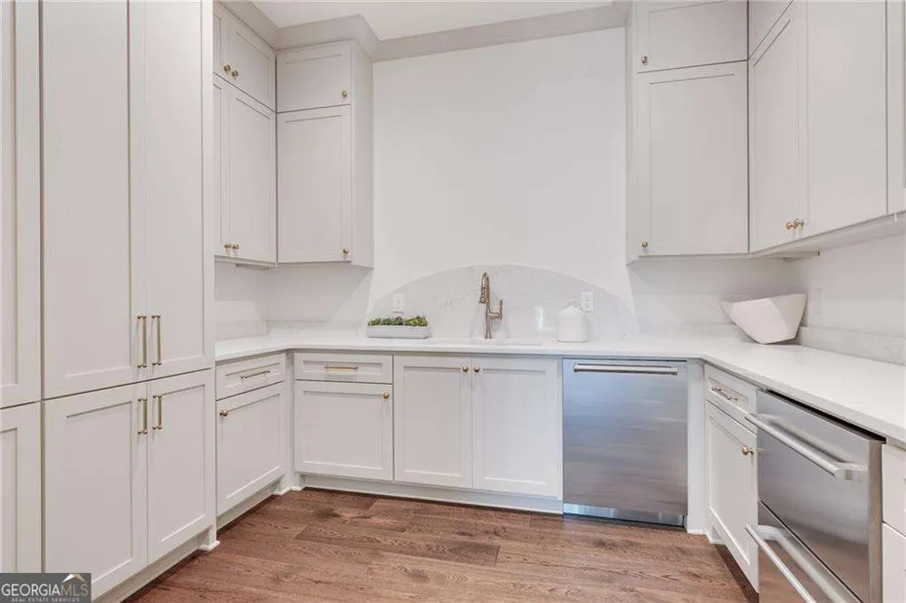 228 Thomas CIR Roswell, GA 30075