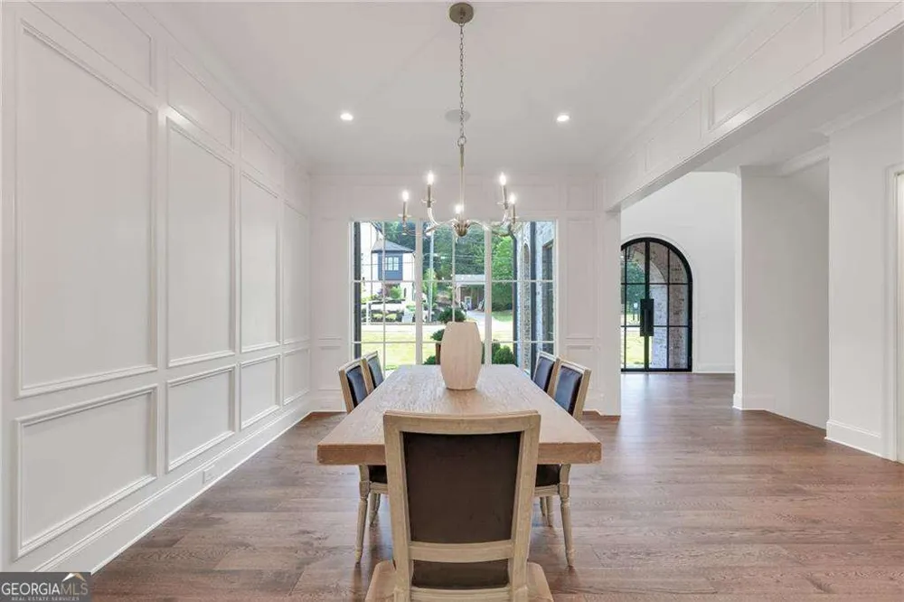 228 Thomas CIR Roswell, GA 30075