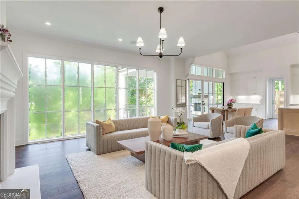 228 Thomas CIR Roswell, GA 30075