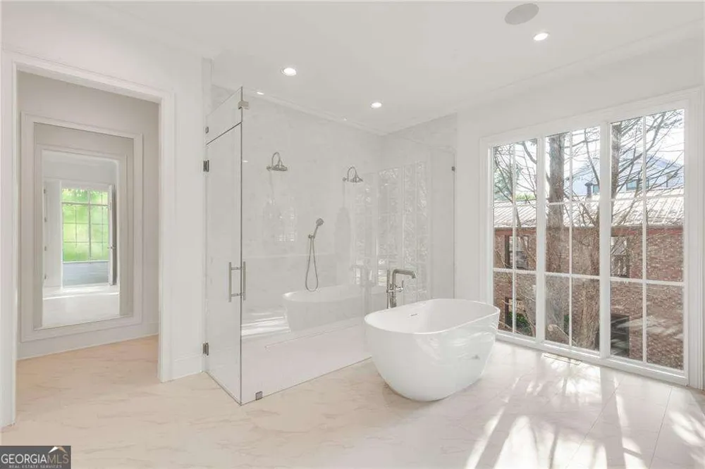 228 Thomas CIR Roswell, GA 30075