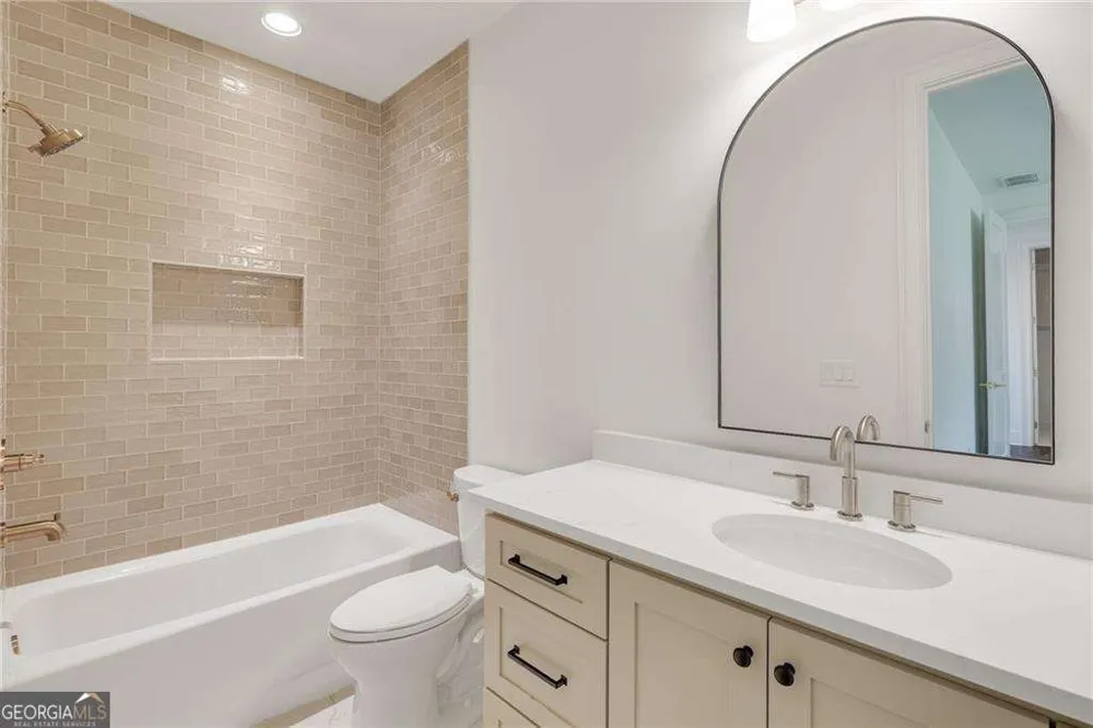 228 Thomas CIR Roswell, GA 30075