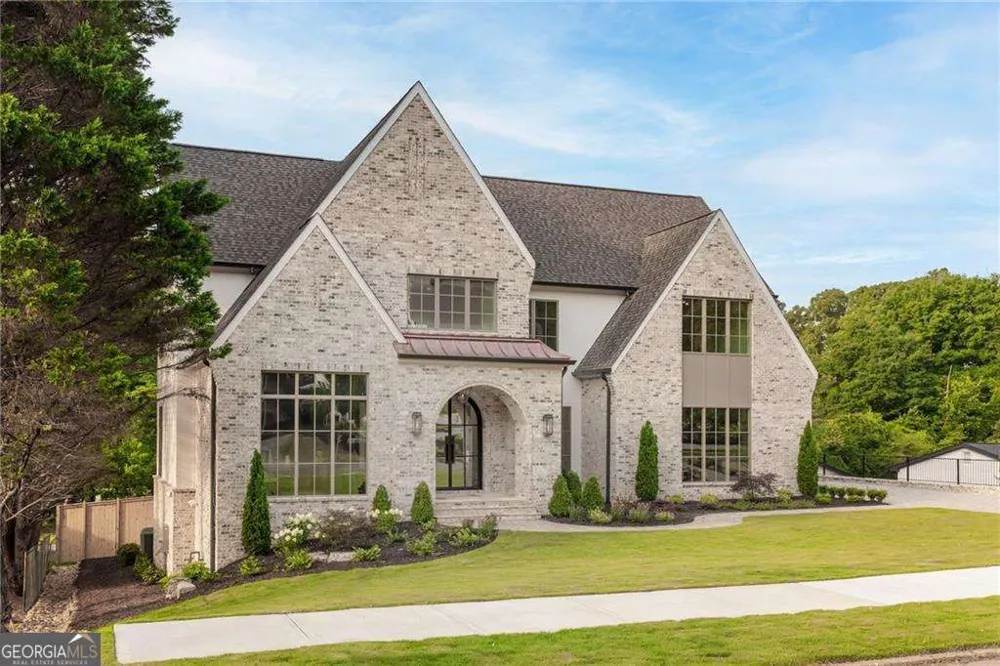 228 Thomas CIR Roswell, GA 30075