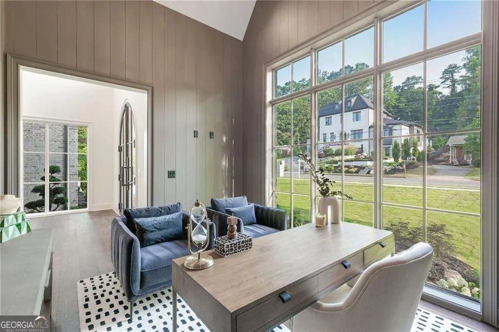 228 Thomas CIR Roswell, GA 30075