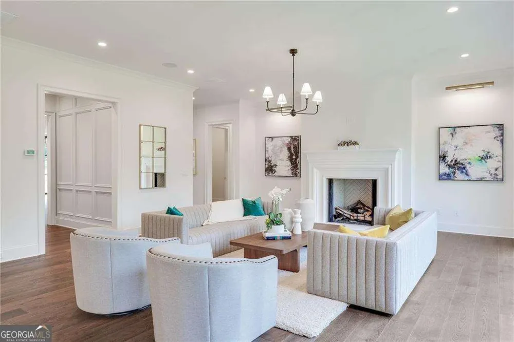 228 Thomas CIR Roswell, GA 30075