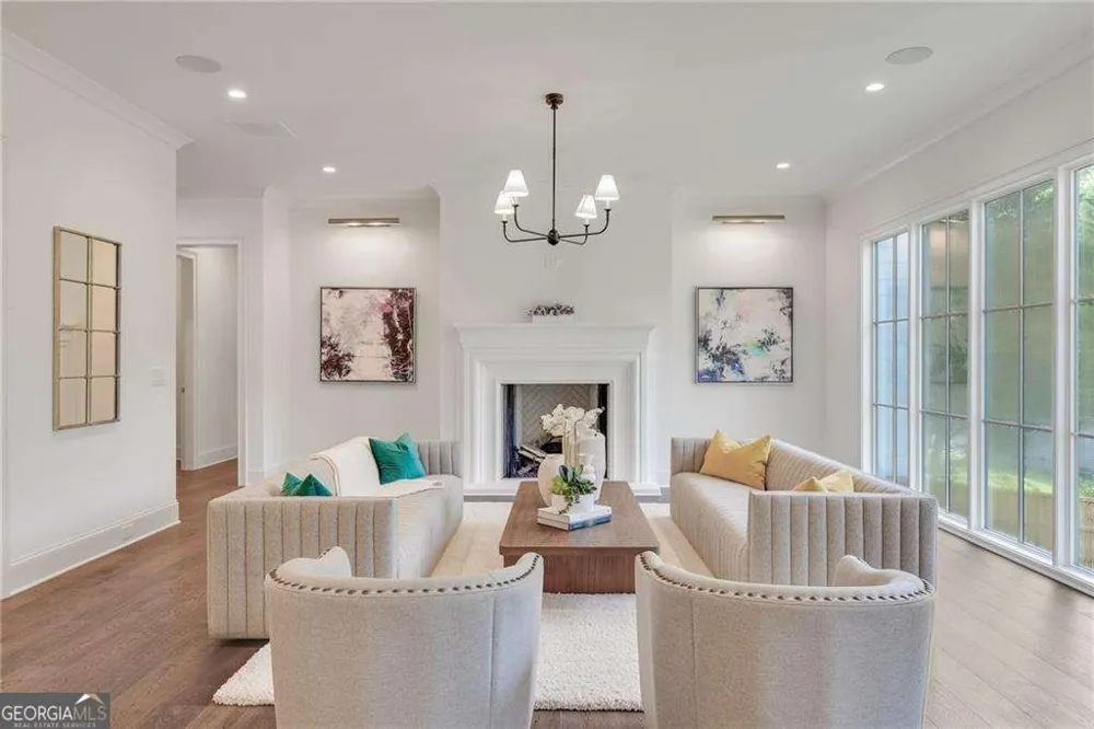 228 Thomas CIR Roswell, GA 30075