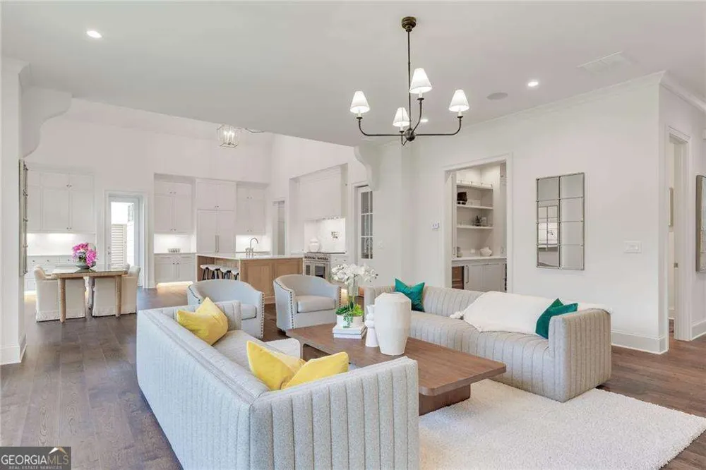 228 Thomas CIR Roswell, GA 30075